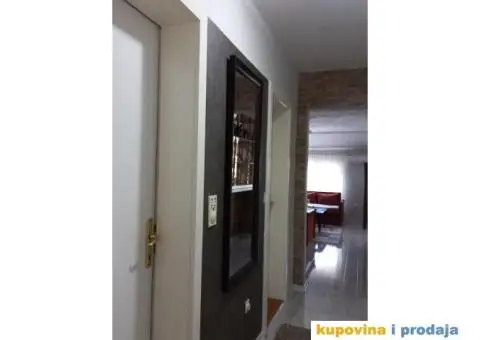 Prodajem stan u centru Sida - 8/12