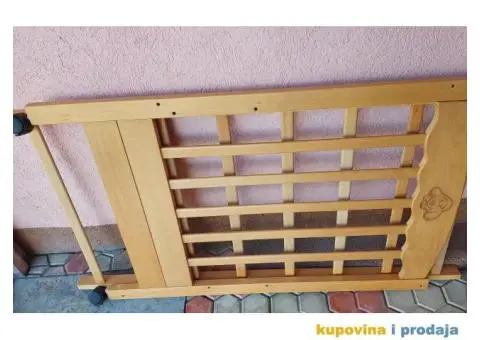 Drveni krevetac za bebe