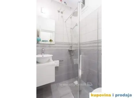 Namešten, renoviran, odmah useljiv, dvostrano orijentisan stan preko puta Beograda na vodi, CG, KLIM - 7/8