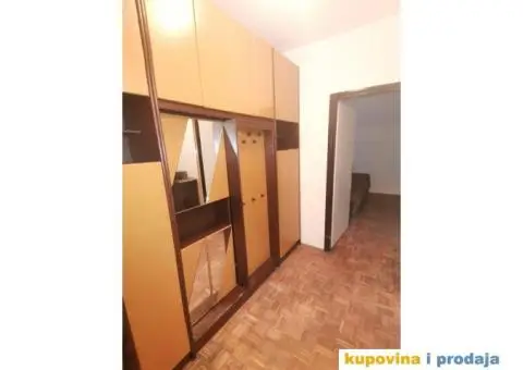 Izdajem jednoiposoban stan u Zemunu - 5/12