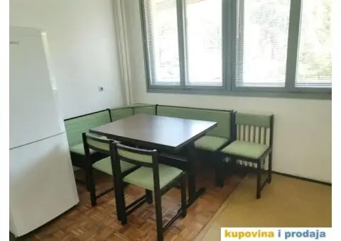 Izdajem jednoiposoban stan u Zemunu - 9/12