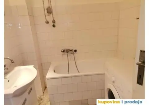 Izdajem jednoiposoban stan u Zemunu - 12/12