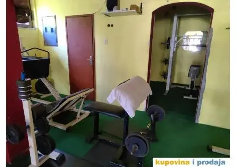 PRODAJEM TERETANU - 1/11