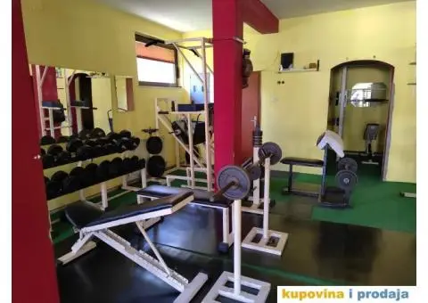 PRODAJEM TERETANU - 4/11