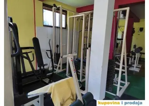 PRODAJEM TERETANU - 5/11