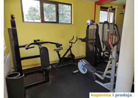 PRODAJEM TERETANU - 8/11