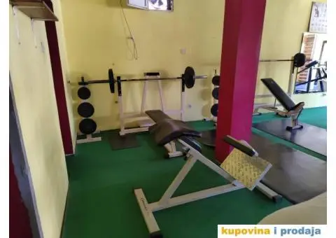 PRODAJEM TERETANU - 10/11