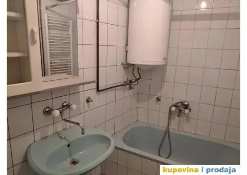 Stan u kuci,,povoljno - 1/5