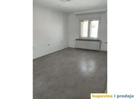 Kuza za izdavanje Zemun - 8/13