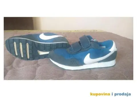 Patike NIKE - 1/3