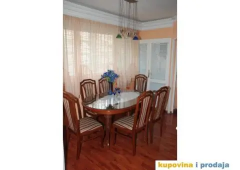 Prodajem stan - 10/12