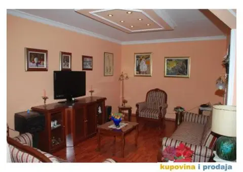 Prodajem stan - 11/12