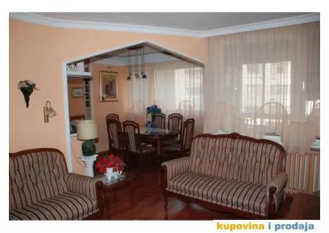 Prodajem stan - 12/12