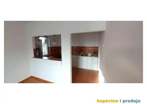 Izdajem stan Zemun - 1/13