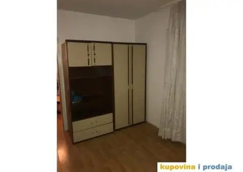 IZDAVANJE STANA U ZEMUNU - 3/4