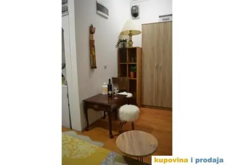 Izdajem stan na dan u centru Zemuna - 6/15