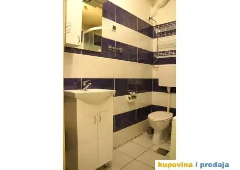 Studentski Trg-Centar-V L A S N I K - 4/15