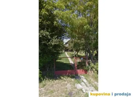 Prodaja placa sa kućom