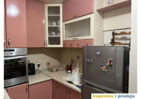 Izdajem stan kod Arene - 2/9