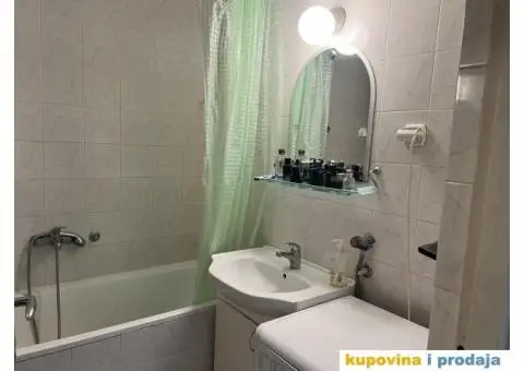 Izdajem stan kod Arene - 4/9