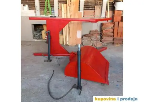 traktorski utovarivac - 2/3