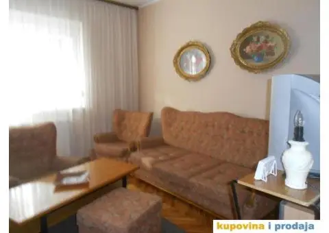 Prodaja renoviranog stana u Krčedinu - 2/6