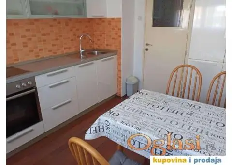 Izdajem funkcionalan, potpuno opremljen stan - 6/9