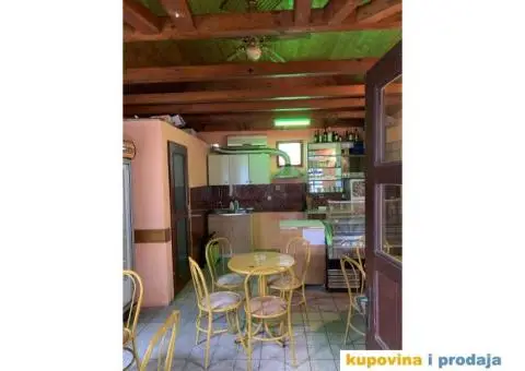 Prodajem lokal - 8/12