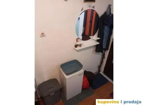 Izdajem garsonjeru na Zvezdari - 12/14