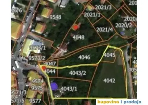 Plac u centru Ripnja, kod supermarketa MAXI