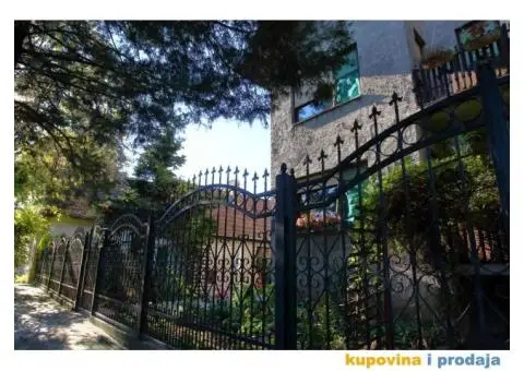 Porodična kuća u mirnom delu Vrbasa - 2/8