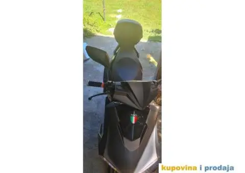 SKUTER XRS 125 - 1/5