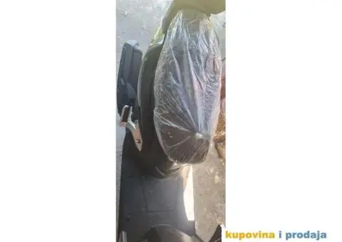 SKUTER XRS 125 - 5/5