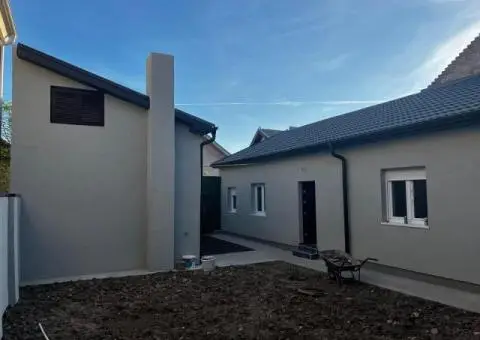 Prodajem kuću  u centru Zrenjanina - 2/5