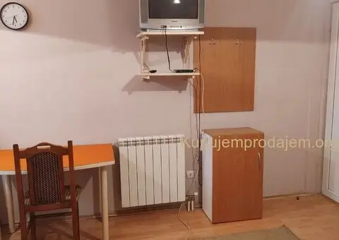 Izdajem garsonjeru komplet namestena, 24 kvadrata - 1/9