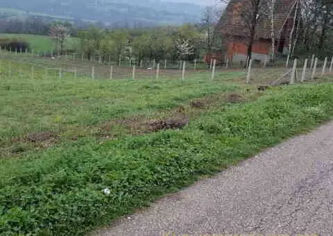 Prodajem ili menjam uz vasu doplatu plac u Drazevcu - 1/3