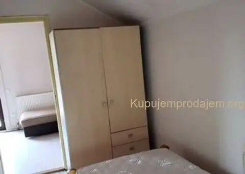 Izdajem kuću u Zemunu, na odličnoj lokaciji, ulica Mozerova - 3/8