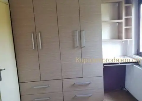 Izdajem kuću u Zemunu, na odličnoj lokaciji, ulica Mozerova - 5/8