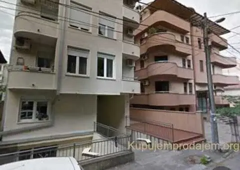 Izdajem dva garazna mesta, Bilećka 22 na Vozdovcu - 1/4