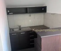 Izdajem kuću u Zemunu, na odličnoj lokaciji, ulica Mozerova