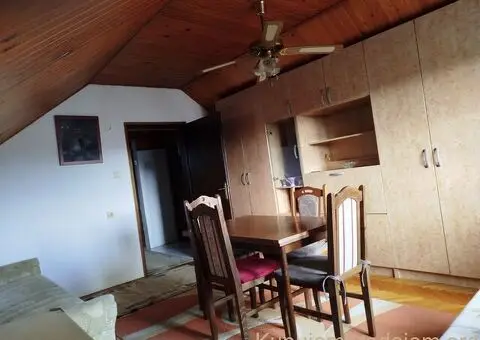 Izdaje se namešteno potkrovlje kuće od 30m² u Krnjači zaposlenom samcu (može i dvoje) - 3/5