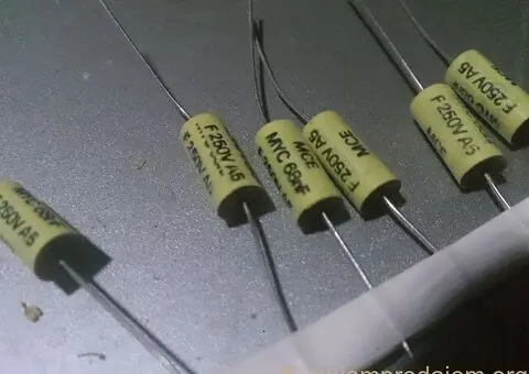 MCE ITALY kondenzatori NOS - 3/3