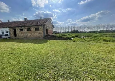 Na prodaju kuća sa velikim placem blizu Šimanovaca - 14/15