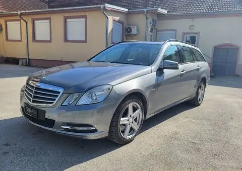 Mercedes Benz E 250 - 2011. godište - 1/5