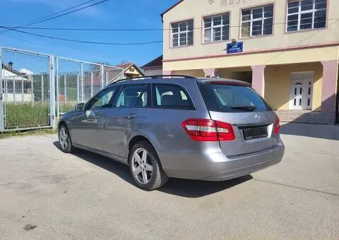 Mercedes Benz E 250 - 2011. godište - 2/5
