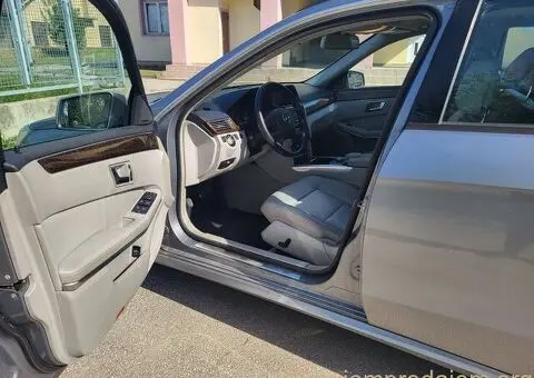 Mercedes Benz E 250 - 2011. godište - 3/5
