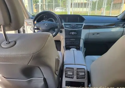 Mercedes Benz E 250 - 2011. godište - 4/5