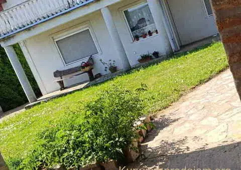 Na prodaju – Prostrana porodična kuća u mirnom delu Beške - 7/15