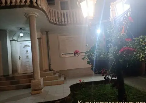 Na prodaju – Prostrana porodična kuća u mirnom delu Beške - 8/15