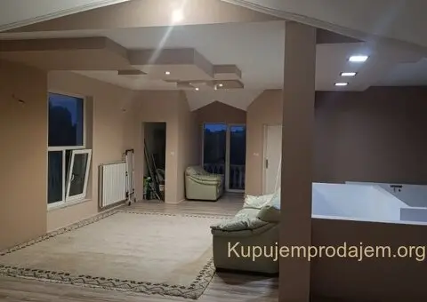 Na prodaju – Prostrana porodična kuća u mirnom delu Beške - 12/15